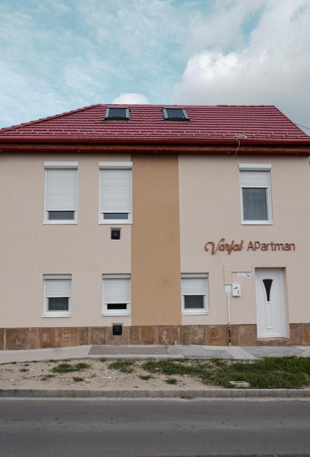 Varfal Apartman Eger Exterior photo